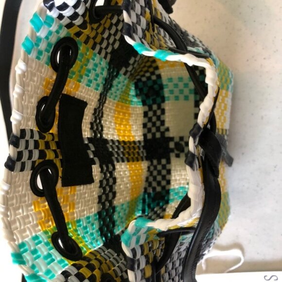 🔥 FIRE SALE CLOSET CLOSING🔥 Truss Mini Bucket Bag Aqua & Plaid Woven Rattan - Picture 3 of 8